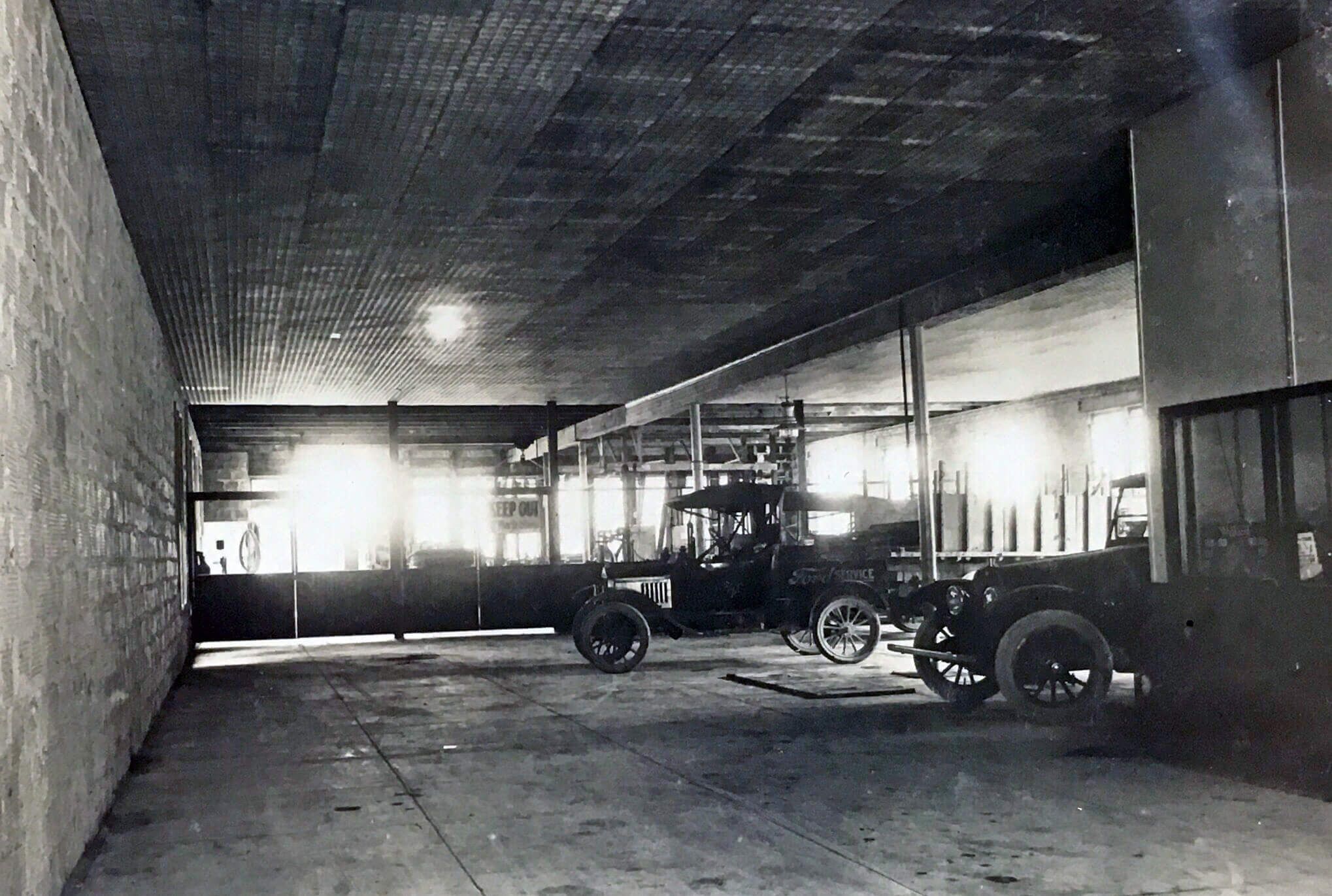Richter's Garage past photo