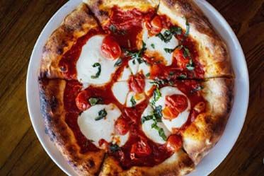 Richter Boerne margarita pizza